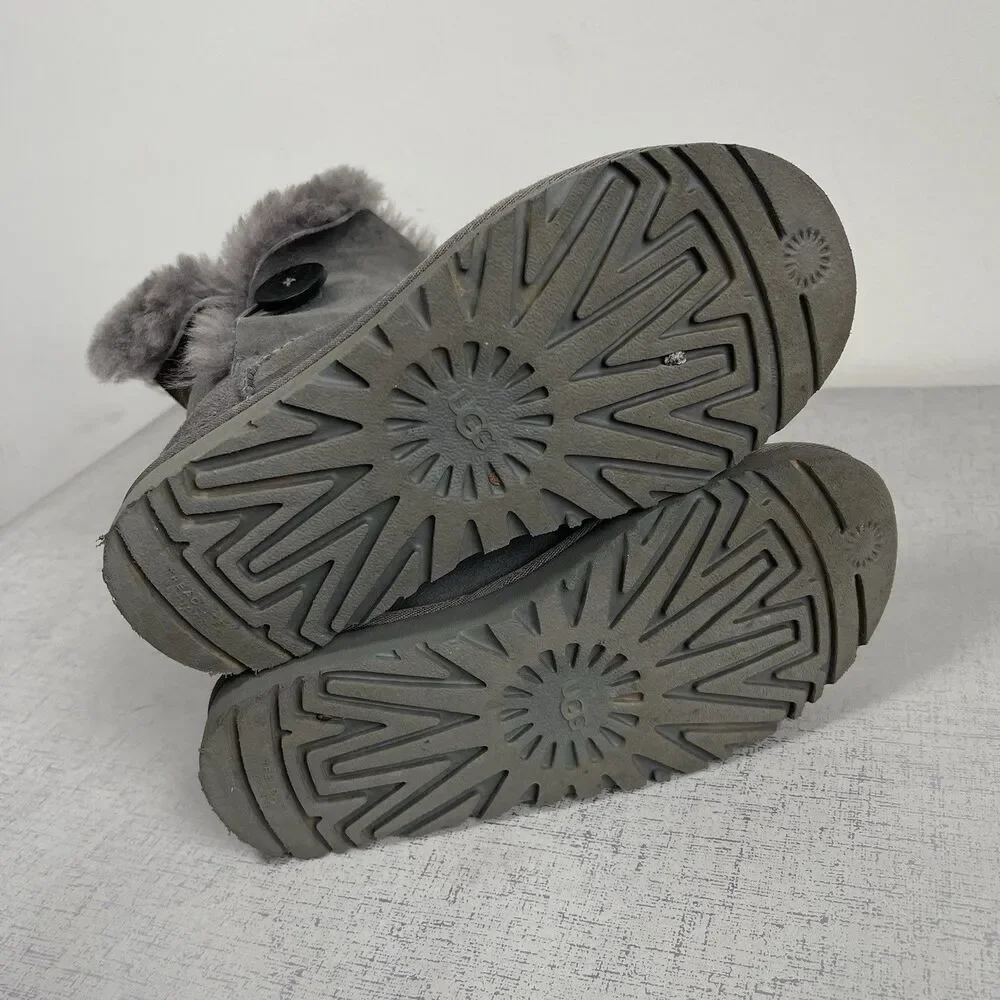 UGG bailey button